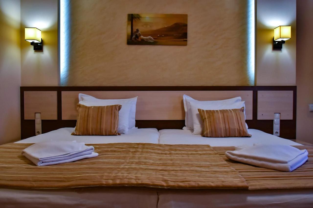 7 Sky Hotel Klinicheskaya Street Kiev Exterior foto